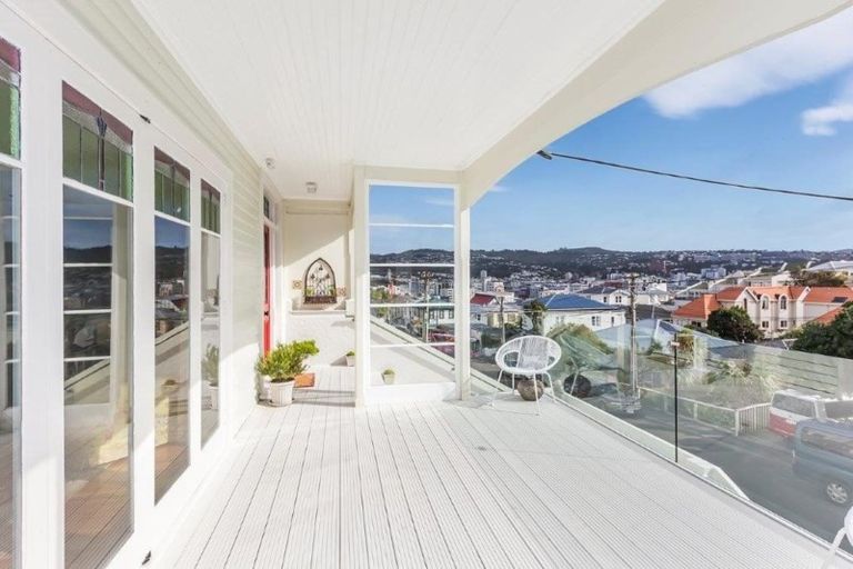 Photo of property in 48 Hawker Street, Mount Victoria, Wellington, 6011