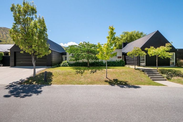Photo of property in 1 Larkins Way, Arthurs Point, Queenstown, 9371