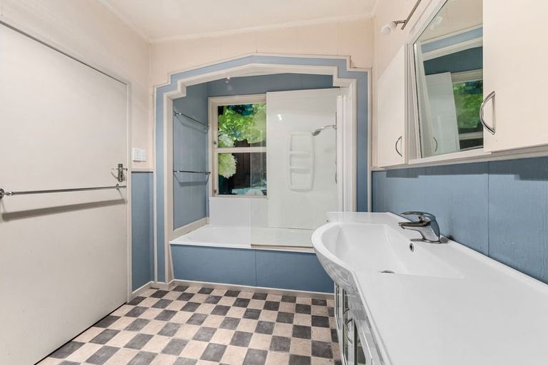 Photo of property in 1252 Devon Road, Sentry Hill, New Plymouth, 4373