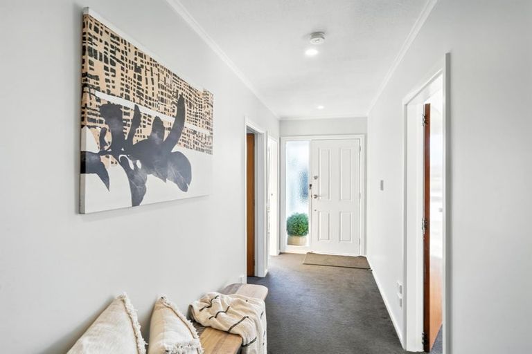 Photo of property in 1 Glenavon Place, Ilam, Christchurch, 8041