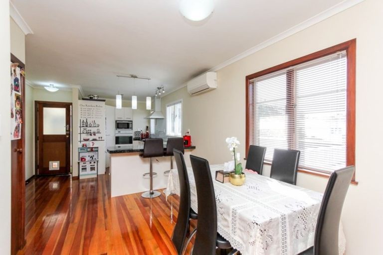 Photo of property in 16 Kenmore Street, Westown, New Plymouth, 4310