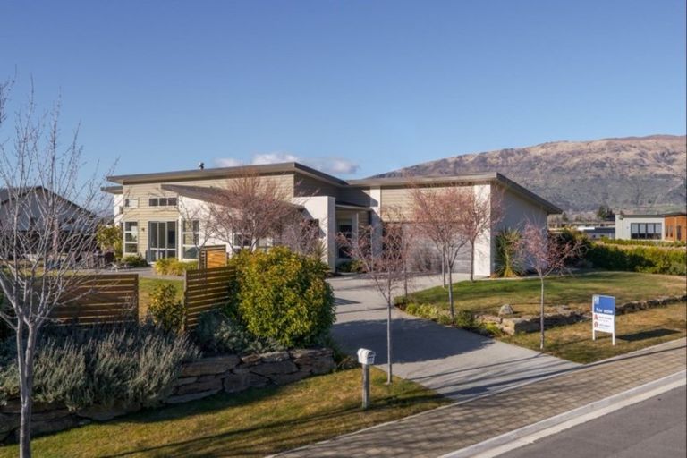 Photo of property in 13 Coromandel Street, Wanaka, 9305