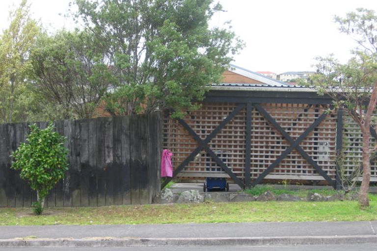 Photo of property in 1/54 Trias Road, Totara Vale, Auckland, 0629