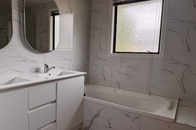 Photo of property in 119 Aviemore Drive, Highland Park, Auckland, 2010