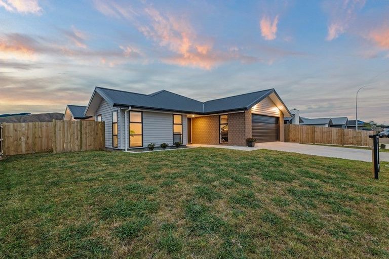 Photo of property in 20 Atlantic Drive, Fitzherbert, Palmerston North, 4410