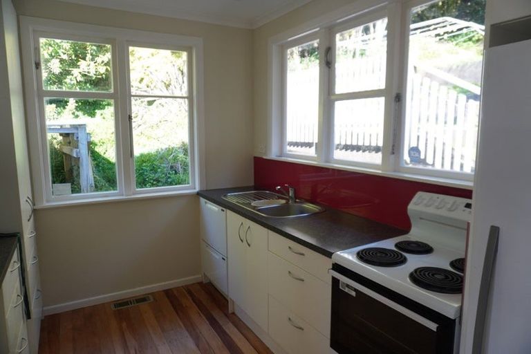 Photo of property in 54 Huntingdon Street, Northland, Wellington, 6012