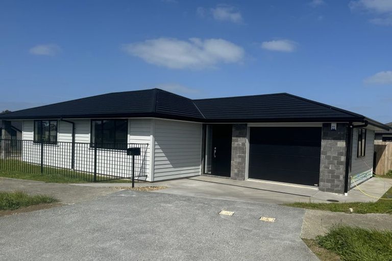 Photo of property in 2 Paapaka Way, Waiuku, 2123