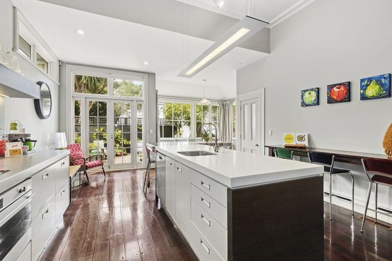 Photo of property in 91 Brougham Street, Mount Victoria, Wellington, 6011