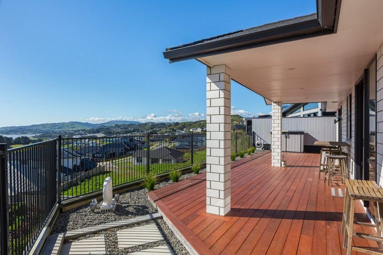 Photo of property in 56 Queen Charlotte Drive, Aotea, Porirua, 5024