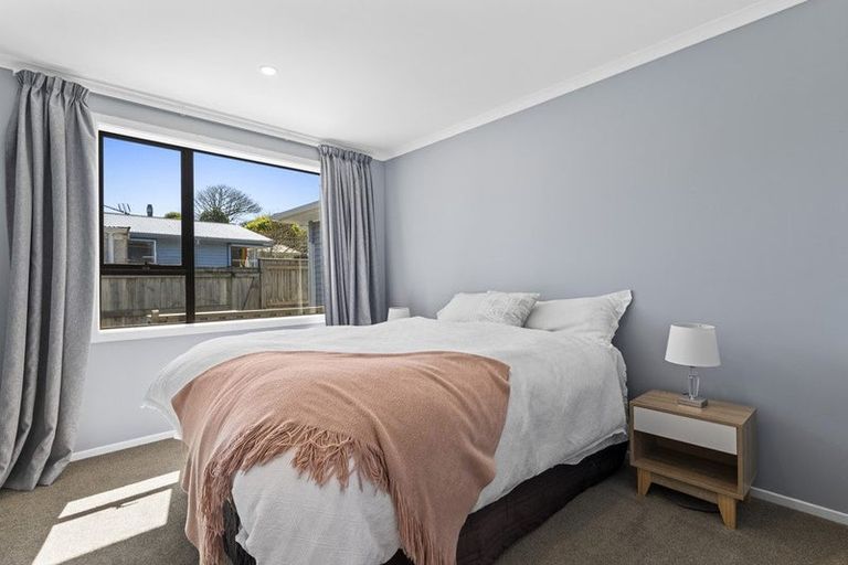 Photo of property in 14 Bromley Place, Westown, New Plymouth, 4310