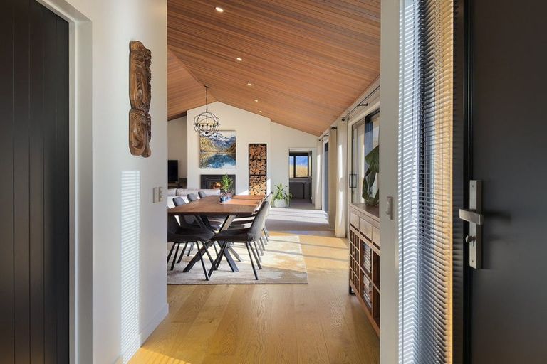 Photo of property in 6a Kinross Lane, Jacks Point, Queenstown, 9371