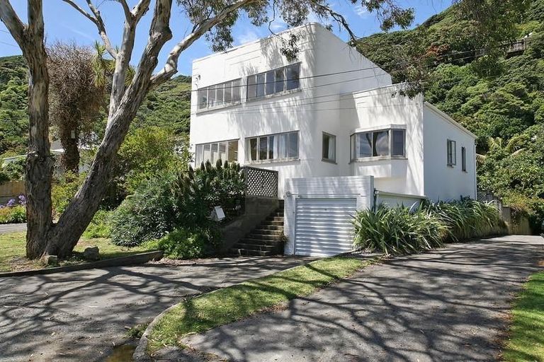 Photo of property in 12 Mahoe Street, Eastbourne, Lower Hutt, 5013