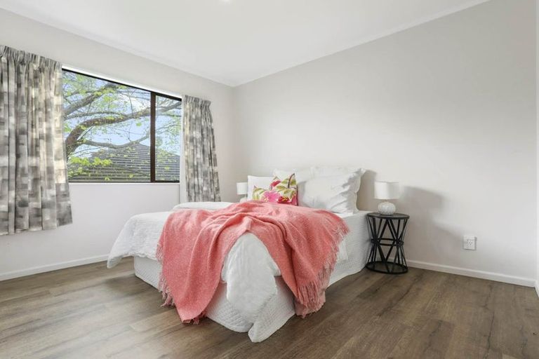 Photo of property in 2/58 Clevedon Road, Papakura, 2110