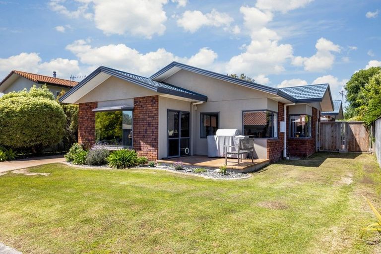 Photo of property in 13 Penlington Place, Havelock North, 4130