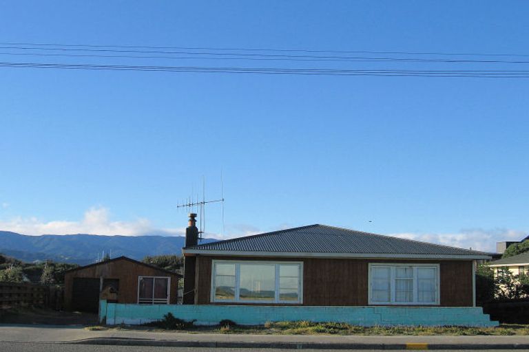 Photo of property in 76 Marine Parade, Otaki Beach, Otaki, 5512
