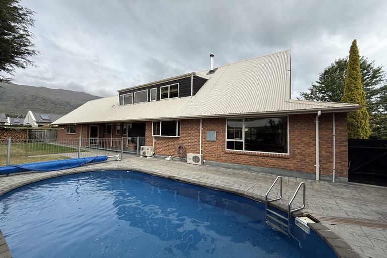 Photo of property in 5 Meadowstone Drive, Wanaka, 9305