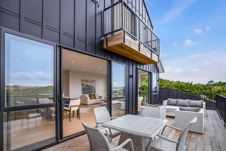 Photo of property in 40 Paparahi Place, Wainui, 0992