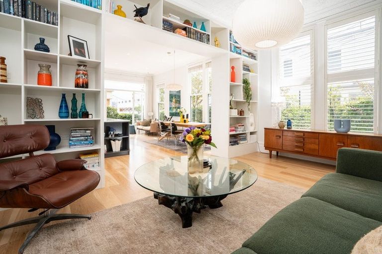 Photo of property in 18 Austin Street, Mount Victoria, Wellington, 6011