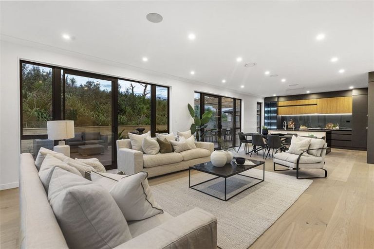 Photo of property in 7 Kina Place, Long Bay, Auckland, 0630