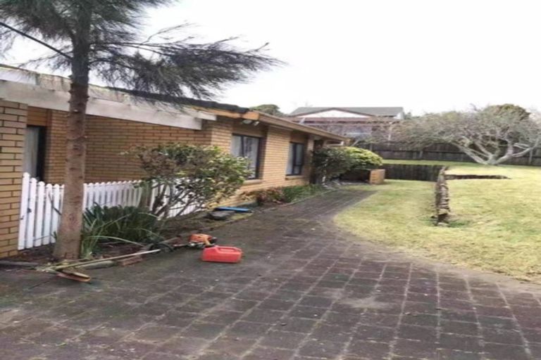Photo of property in 58 Kurnell Drive, Botany Downs, Auckland, 2010