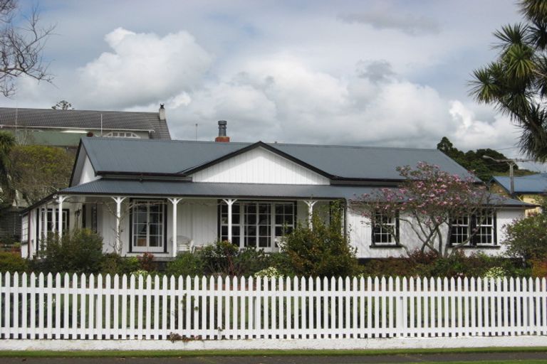 Photo of property in 84 Pendarves Street, New Plymouth, 4310