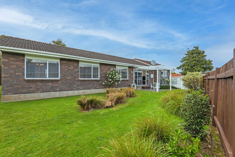 Photo of property in 67 Pacific Drive, Fitzherbert, Palmerston North, 4410