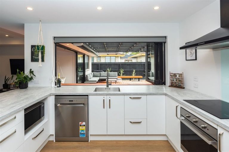 Photo of property in 17 Chipping Lane, Redwood, Christchurch, 8051