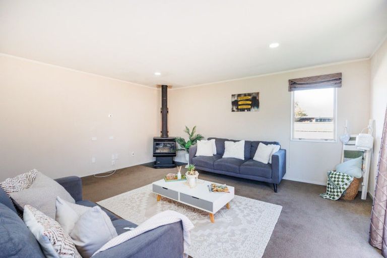Photo of property in 21 Cleveland Heights, Kelvin Grove, Palmerston North, 4414