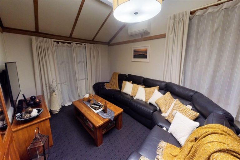 Photo of property in 556a Queen Street East, Levin, 5510