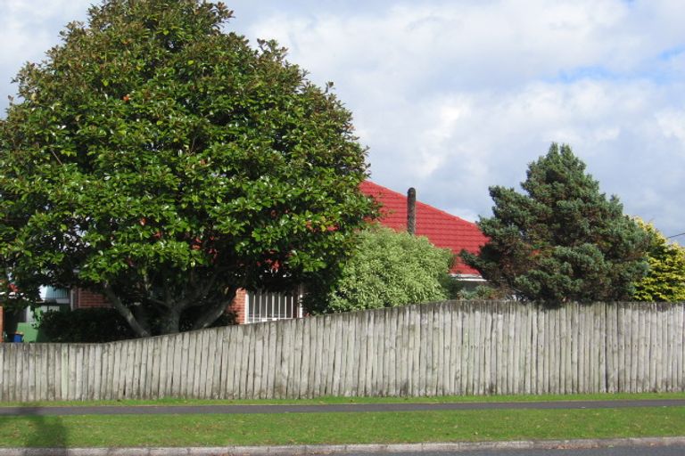 Photo of property in 36 Yeovil Road, Te Atatu Peninsula, Auckland, 0610