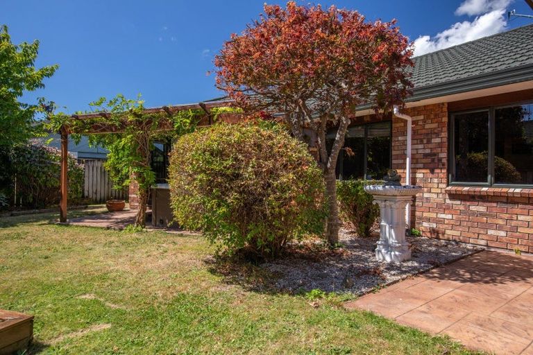 Photo of property in 6 Runanga Grove, Waikanae, 5036