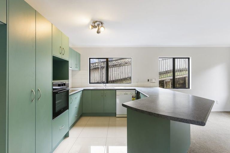 Photo of property in 2/14 Mossop Rise, Glenfield, Auckland, 0629
