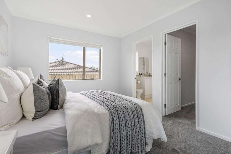 Photo of property in 14 Exotic Place, Massey, Auckland, 0614