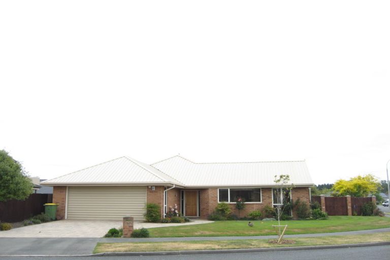 Photo of property in 37 Anglesea Avenue, Parklands, Christchurch, 8083