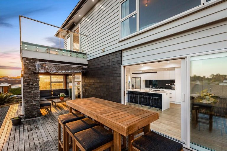 Photo of property in 2 Tauwaka Crescent, Riverhead, 0820