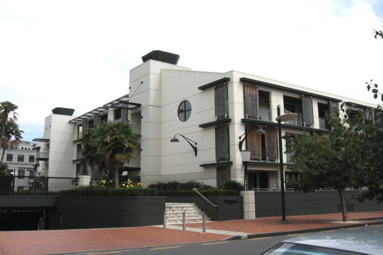 Photo of property in Latitude 37 West Apartments, 2h/22 Pakenham Street East, Auckland Central, Auckland, 1010