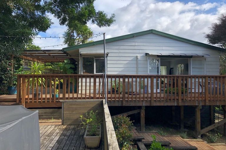 Photo of property in 23 Imperial Place, Henderson, Auckland, 0612