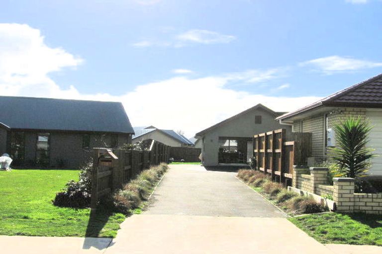 Photo of property in 15 Stratford Place, Huntington, Hamilton, 3210