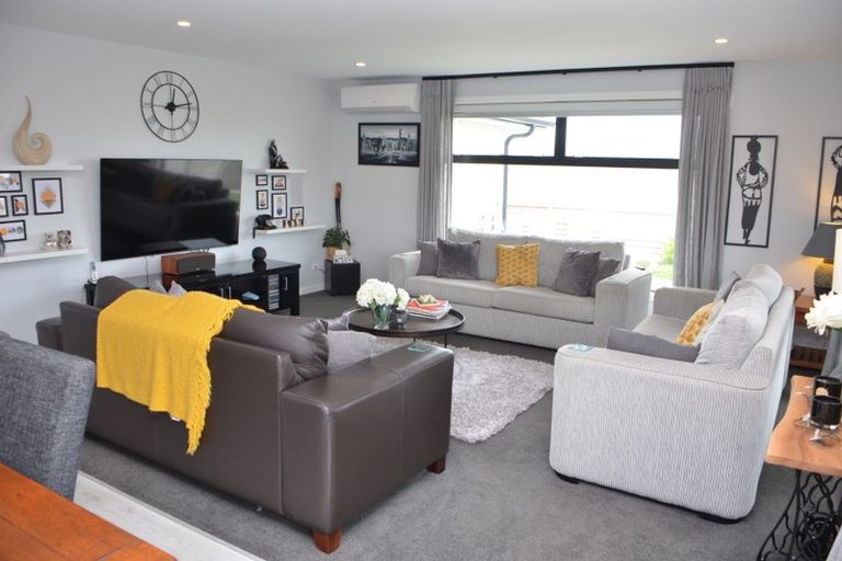 Photo of property in 2 Olive Close, Omokoroa, 3114