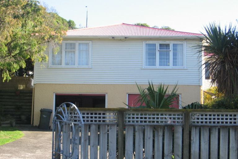 Photo of property in 57 Bassett Road, Johnsonville, Wellington, 6037