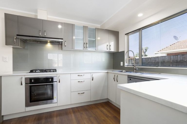 Photo of property in 2/48 Seabrook Avenue, New Lynn, Auckland, 0600