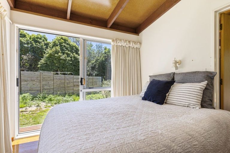 Photo of property in 22 Reeves Road, Acacia Bay, Taupo, 3330