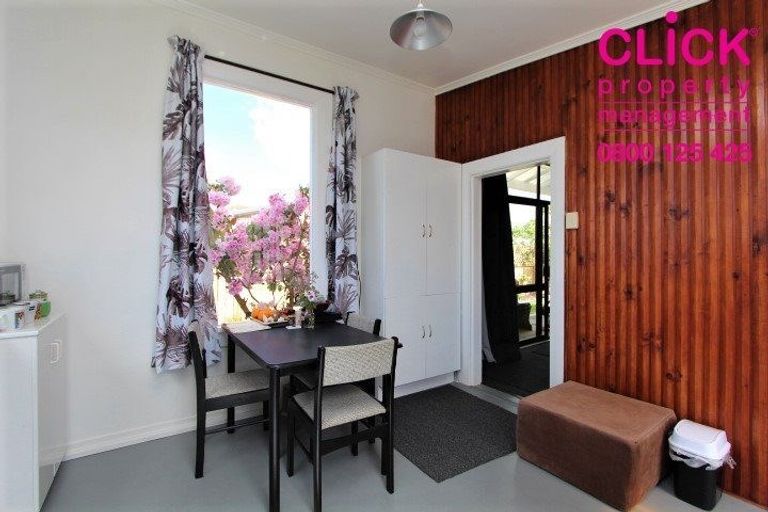 Photo of property in 111 Macandrew Road, South Dunedin, Dunedin, 9012