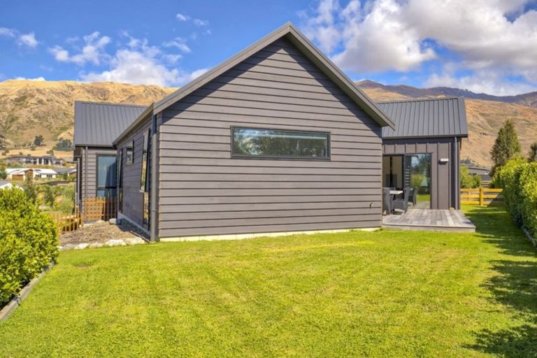 Photo of property in 2a Niger Street, Wanaka, 9305