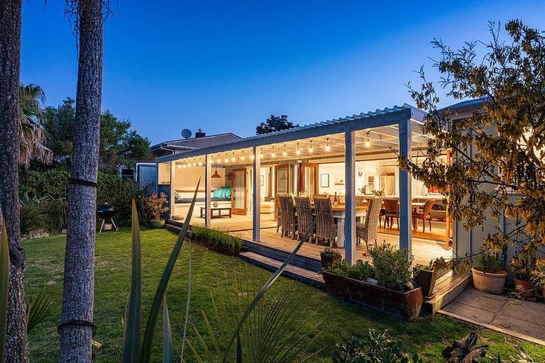 Photo of property in 23 Rangihiroa Street, Waikanae Beach, Waikanae, 5036