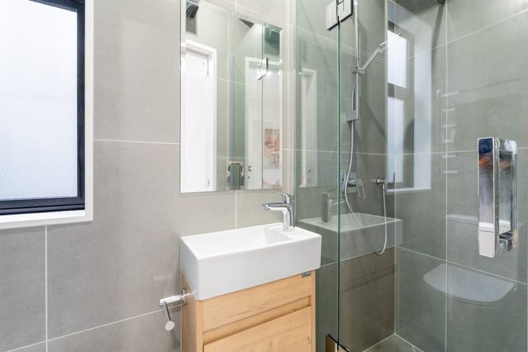 Photo of property in 6/2 Flaunty Place, West Harbour, Auckland, 0618