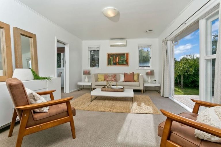 Photo of property in 1/31 Seine Road, Forrest Hill, Auckland, 0620