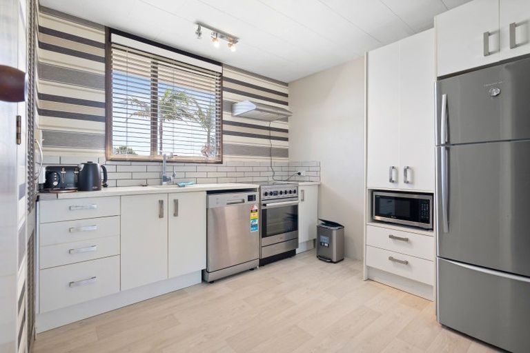 Photo of property in 1 Shearwater Street, One Tree Point, 0118