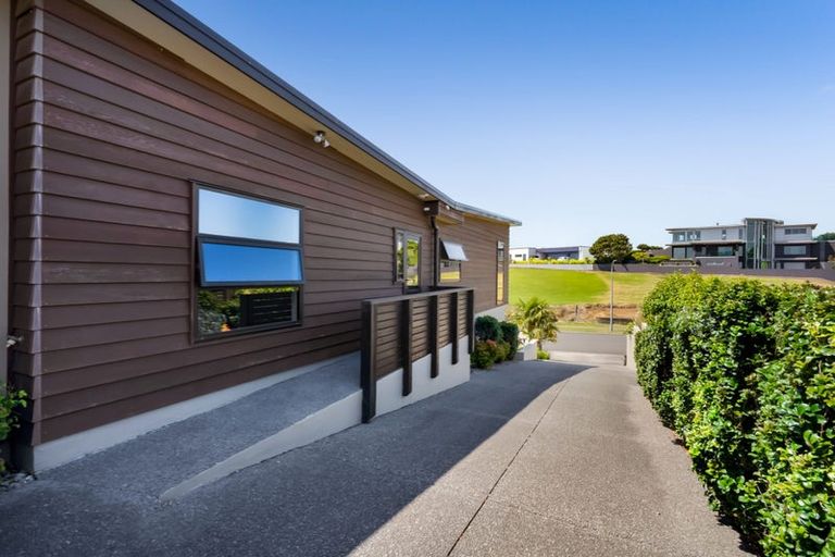 Photo of property in 15 Links Drive, Waiwhakaiho, New Plymouth, 4312