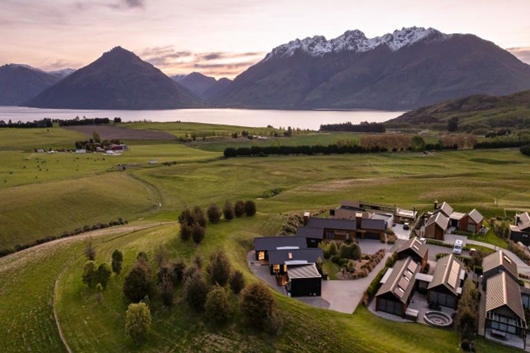 Photo of property in 37 Hackett Road, Jacks Point, Queenstown, 9371